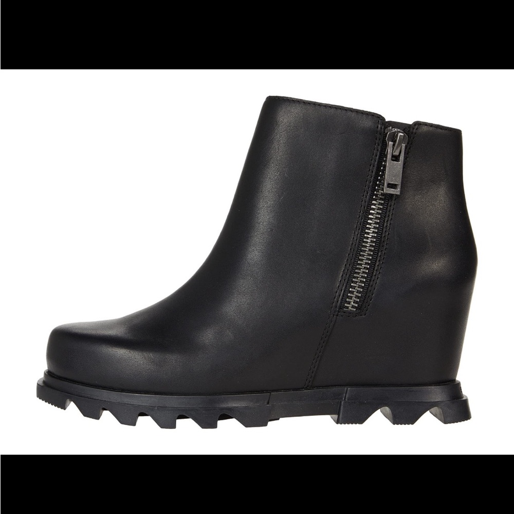Sz 6.5 SOREL Joan of arctic iii wedge with side zipper. Awesome boots beautiful!